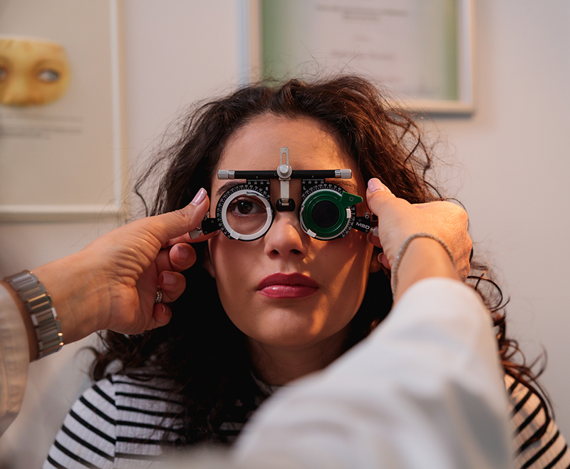 Controllo della vista con ottico optometrista: